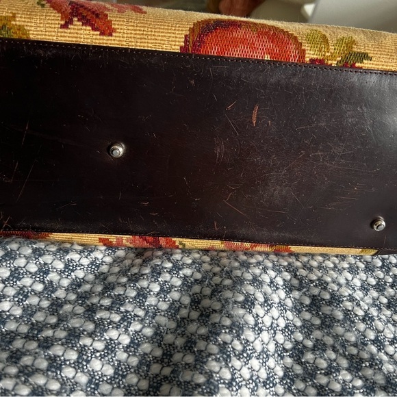 Brighton Vintage Floral Tapestry Carpet Weekender Bag - Picture 9 of 12